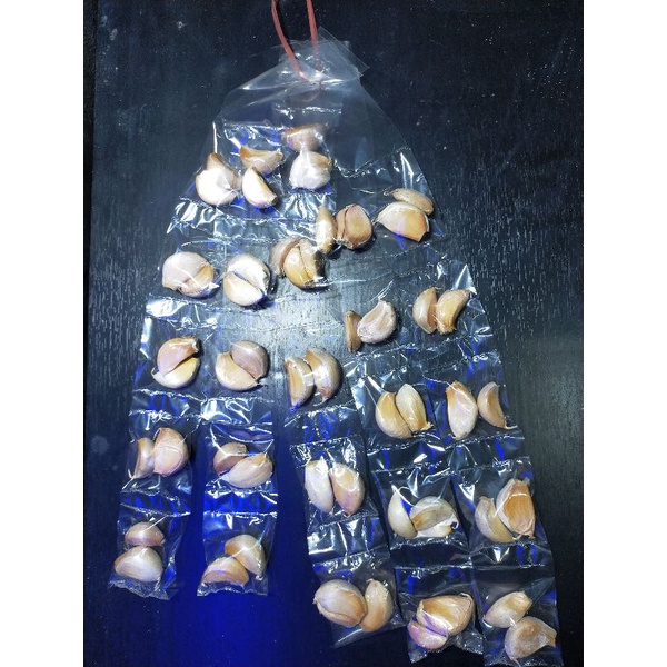 

Bawang putih bumbu rencengan isi 25 pcs Eceran Rp500 untuk toko/agen