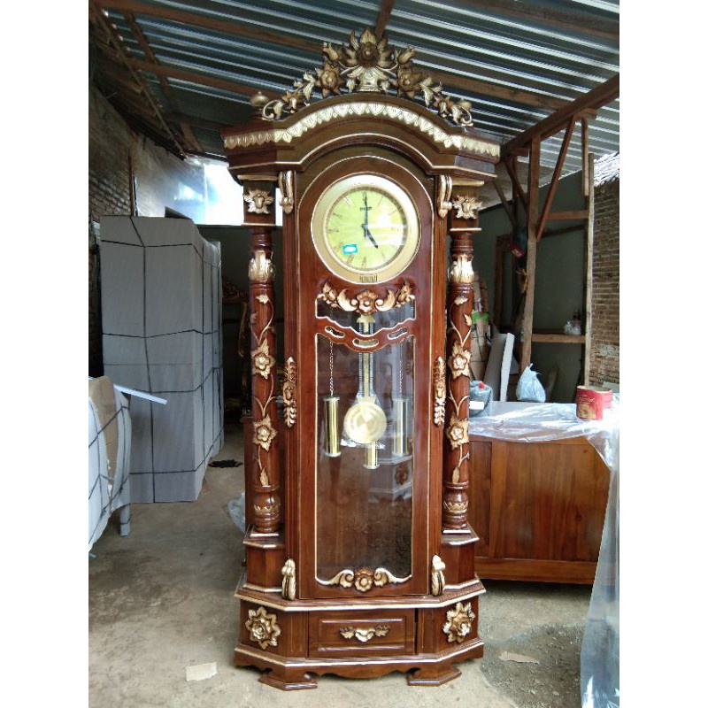 lemari jam/almari jam bandul.