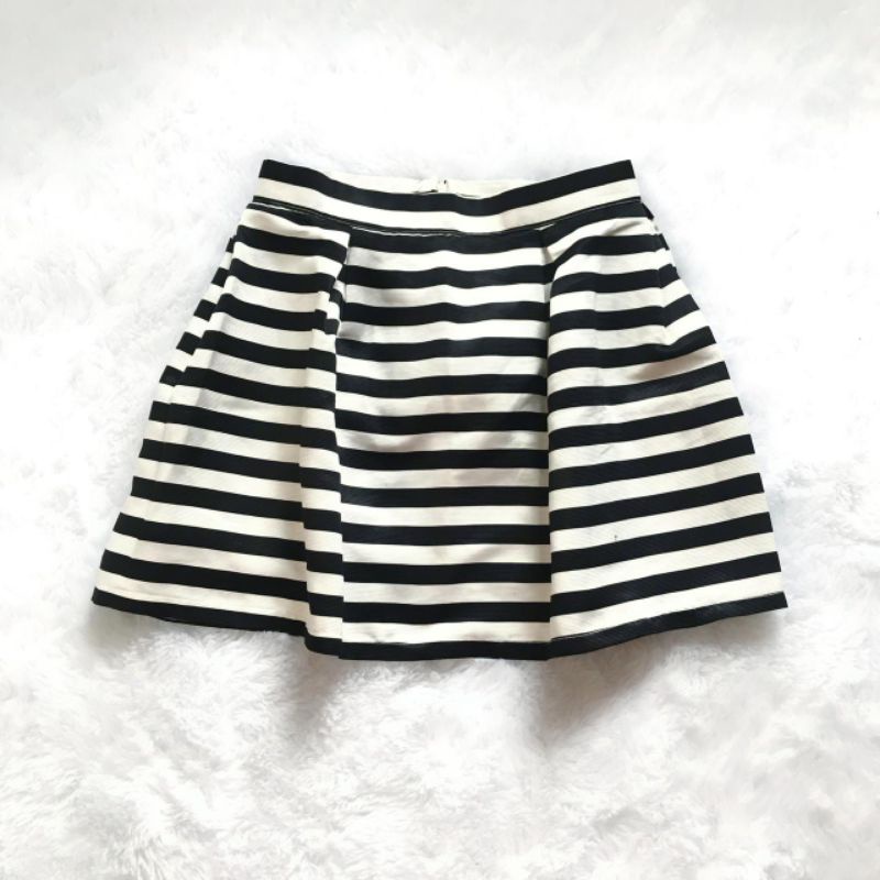 Mini skirt rok blaster hitam putih garis garis Yanni