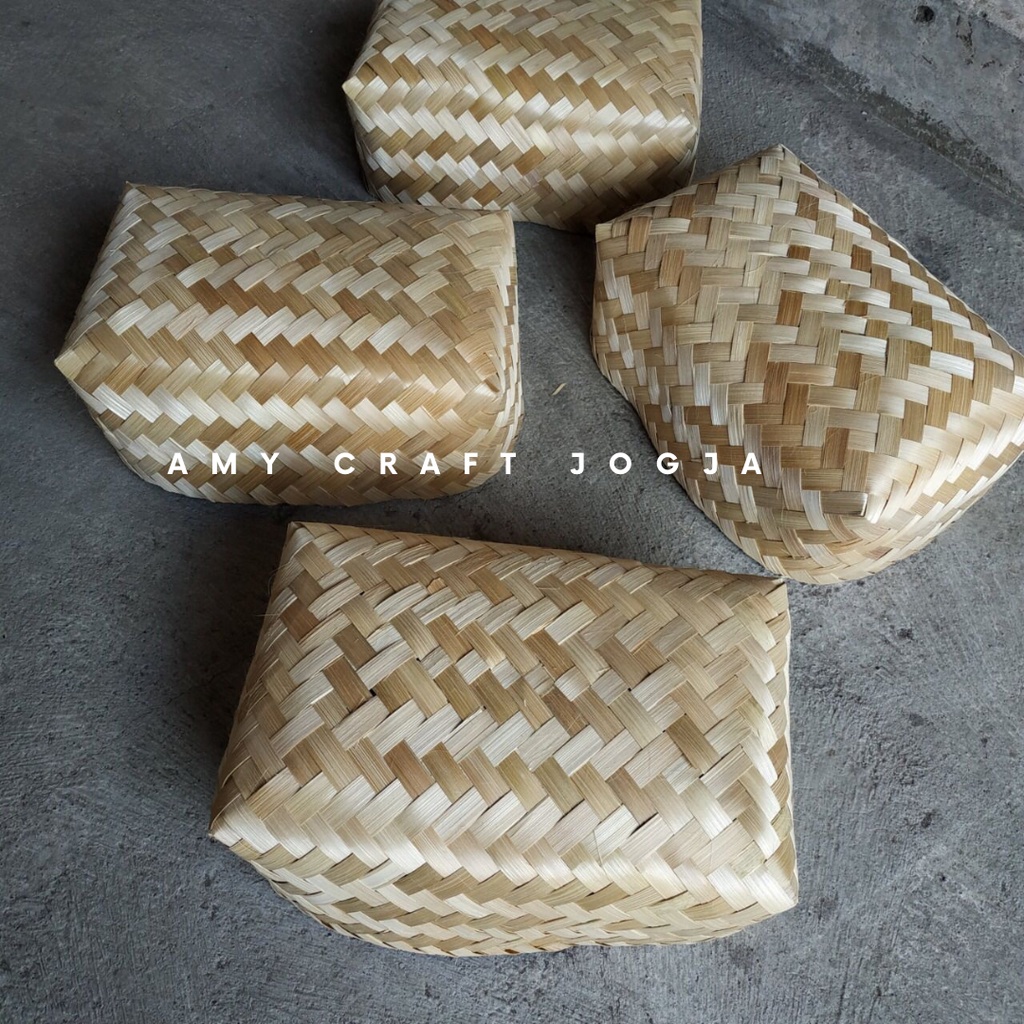 

Kerajian Bambu Murah besek anyaman Pegon 36 x 23 x 13 cm/ besek bijian/ besek besar/besek jumbo/ besek hampers