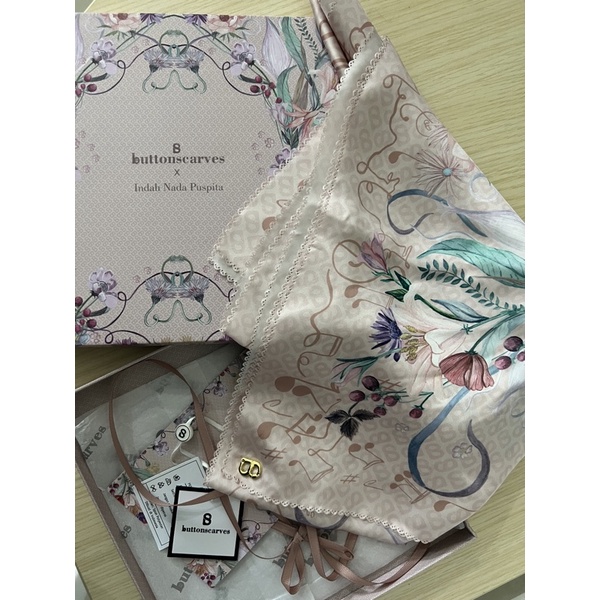 Buttonscraves Nada Series FIS Satin Shawl