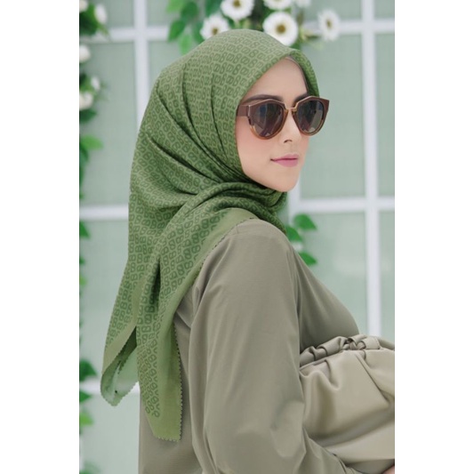 Tapis Square Satin buttonscarves