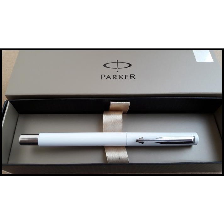 

Force | Pen Parker Vector Standard White Rollerball
