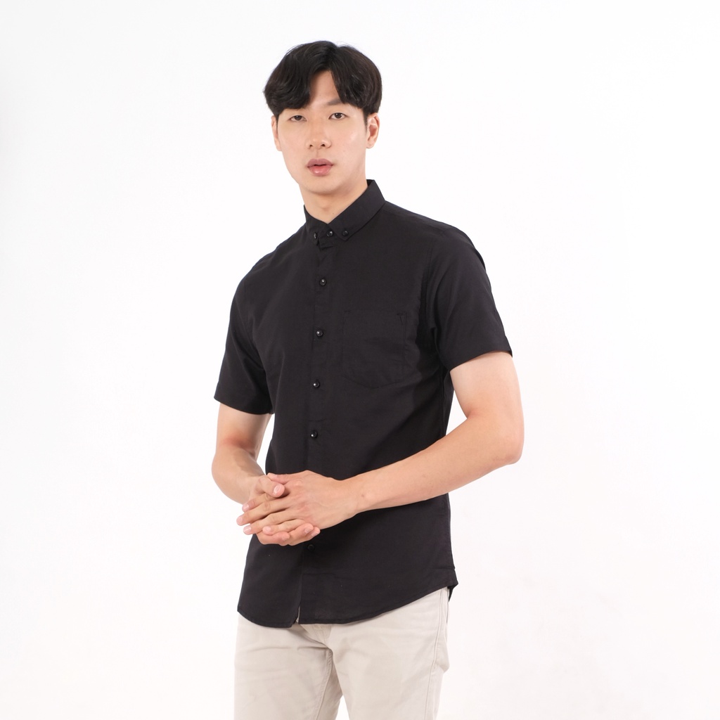 SANVANINA Kemeja Pria Polos Slim Fit Hitam | Short Basic Rami Black E-1507A