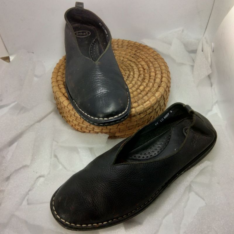 Sepatu kulit merk Scholl size 36/Sepatu wanita/Sepatu flat/Sepatu preloved original