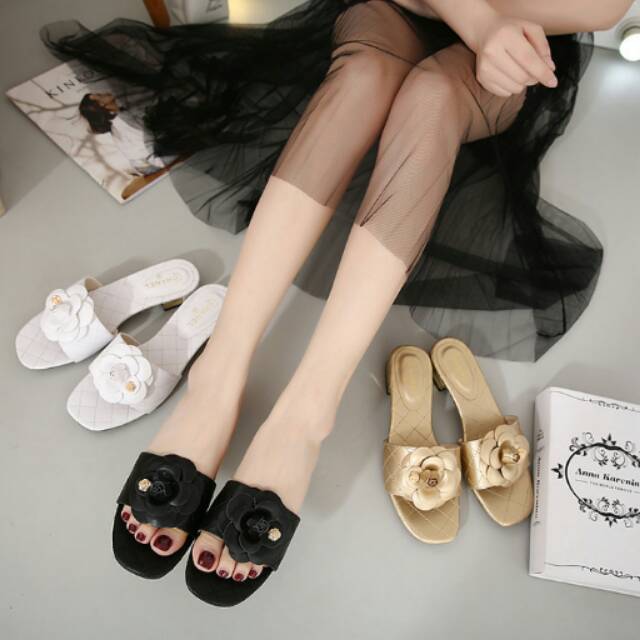 Q..@190rb. New Arrival 😃👌🏻
Best Seller. ..

Sandal Chanel#2888-2 Heels 3 cm