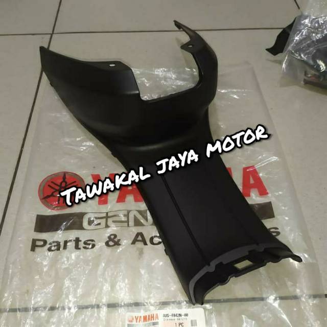 COVER BAWAH JOK TUTUP TANGKI YAMAHA FIZ R ORIGINAL 4US-F842N-00