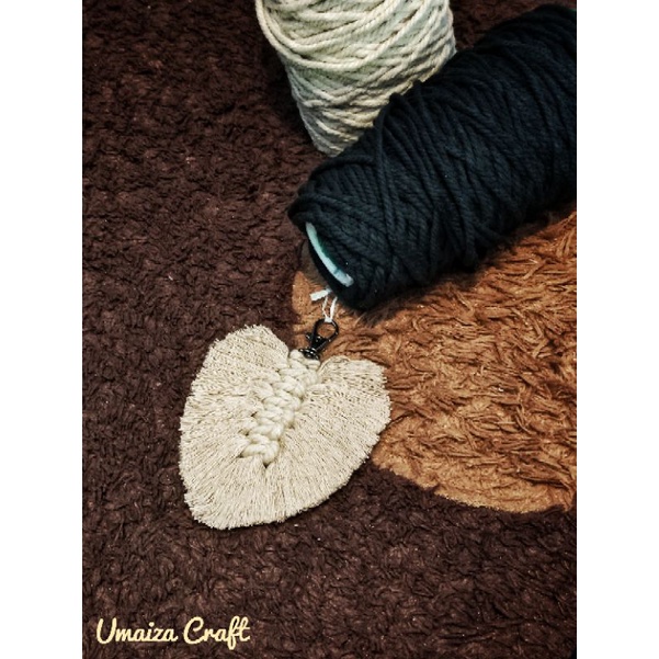 gantungan kunci macrame daun / KC 05