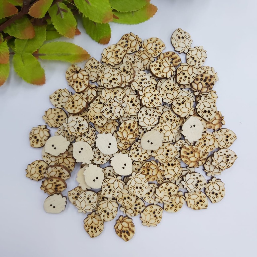 Kancing Kayu Motif Stowberry diameter 1,5cm
