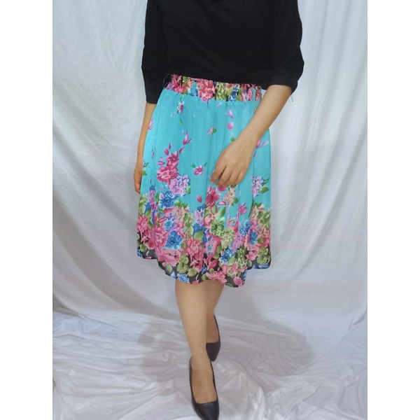 Rok Flare Biru Bunga-Bunga Rok Pendek
