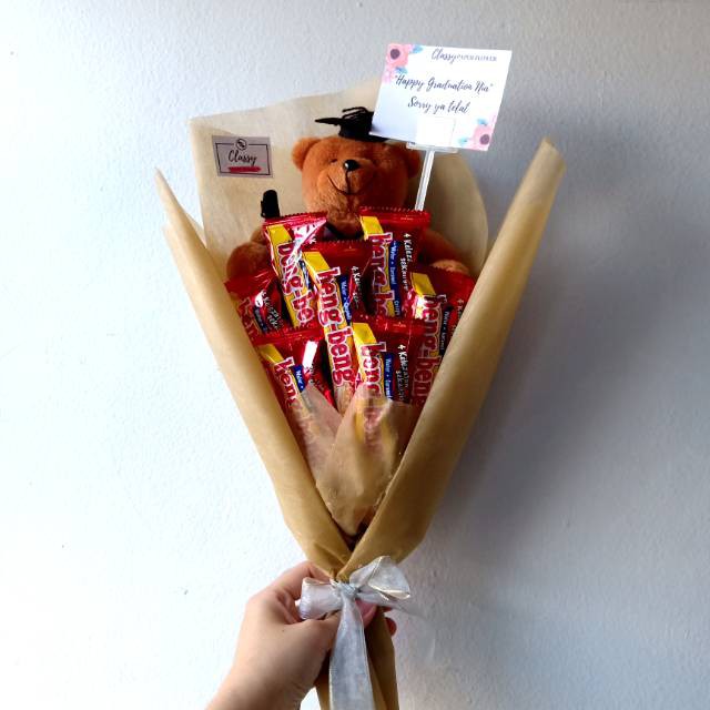 

Snack Bouquet Beng Beng with Boneka Wisuda / Bucket Buket Bunga Snack Jajan / Hadiah Kado Wisuda