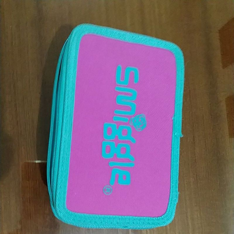 

kotak pensil smiggle