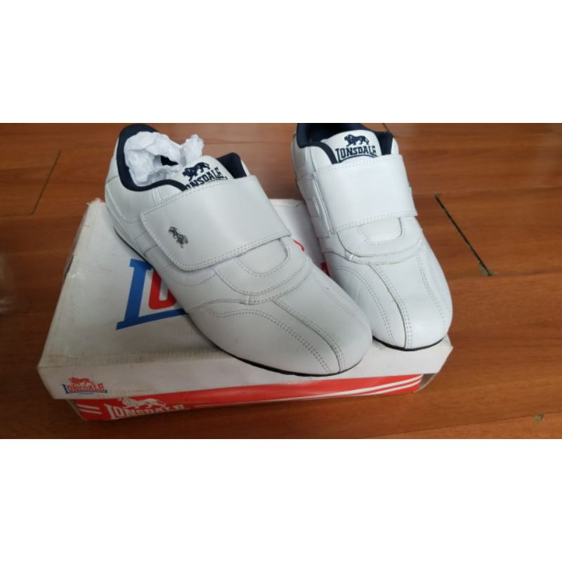 Sepatu pria Lonsdale Balham stok terakhir