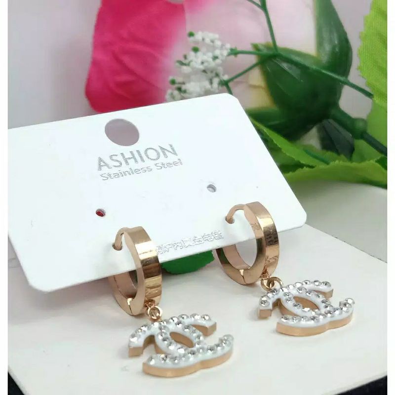 Fourfashion ANTING WANITA 100% TITANIUM ASLI BRANDED MOTIF HURUF C FULL