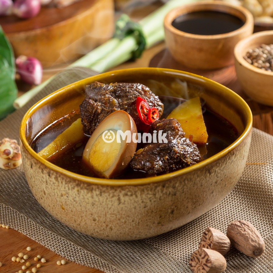 

Munik Resto's Semur Daging Ready to Eat