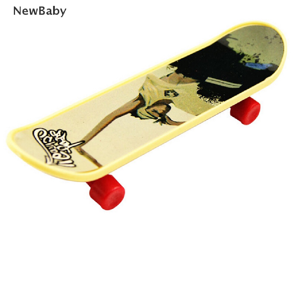 1pc Mainan Skateboard Jari Mini 3.7 &quot;Untuk Hadiah Anak Laki-Laki / Perempuan