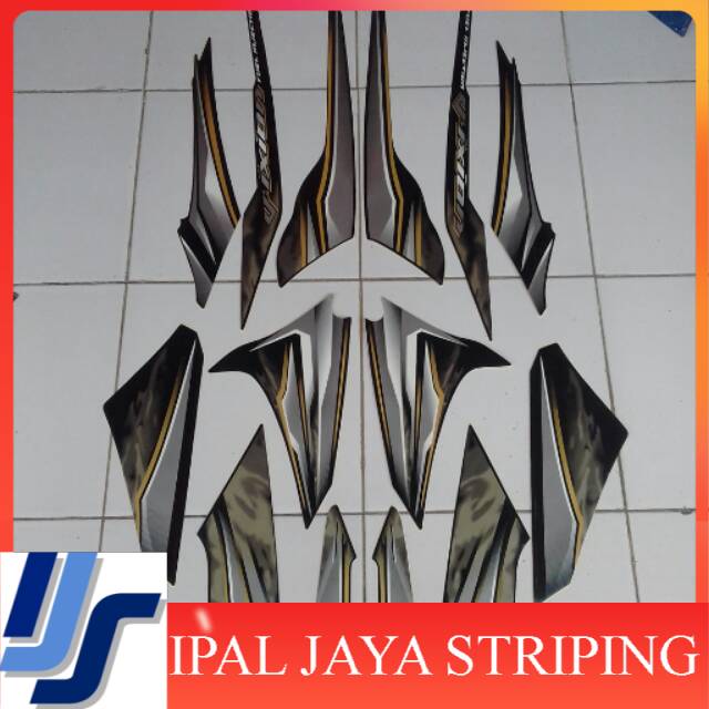 Stiker Vixion old 2011/2012 hitam gold