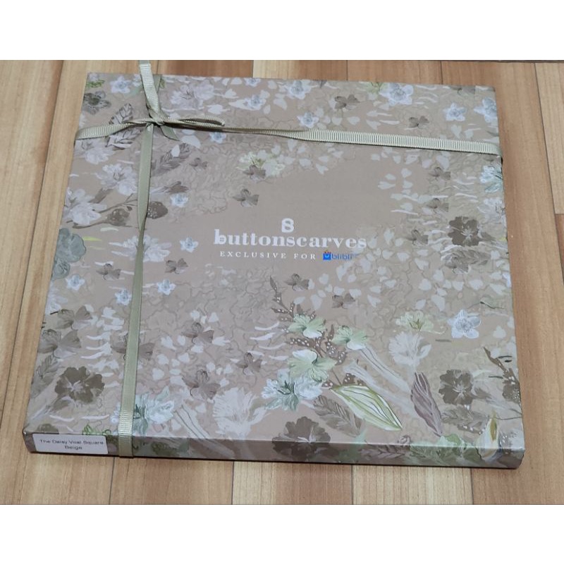 buttonscarves daisy beige new