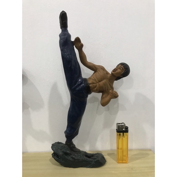 ornamen bonsai / patung bonsai bruce lee