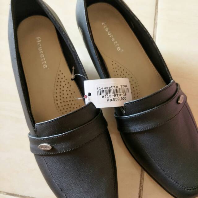 sepatu pantofel hitam fleurette