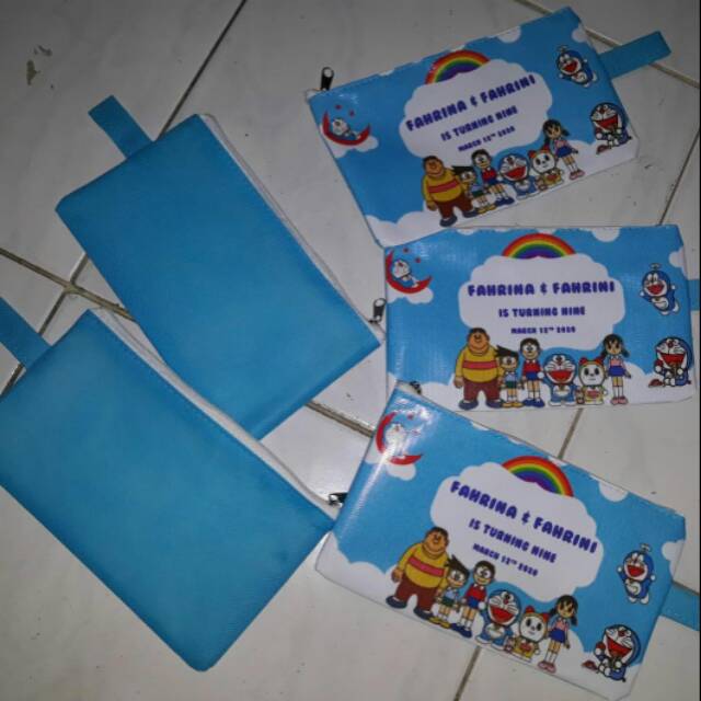 

Kotak pensil karakter Doraemon