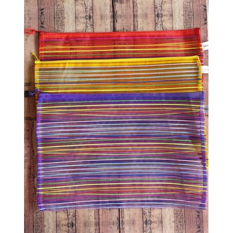 

Zipper Bag Salur Microtop B4 - Map Kain Resleting Garis-Garis BE-57 - Map Kantung Rainbow
