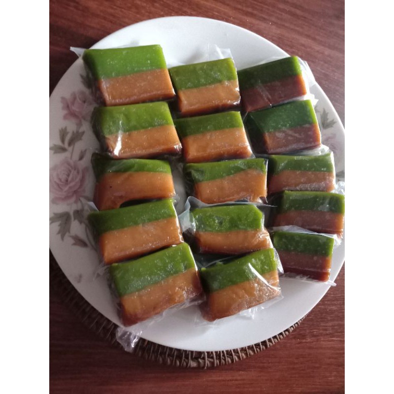 

KUE TALAM COKLAT-HIJAU LOYANG 20x20cm
