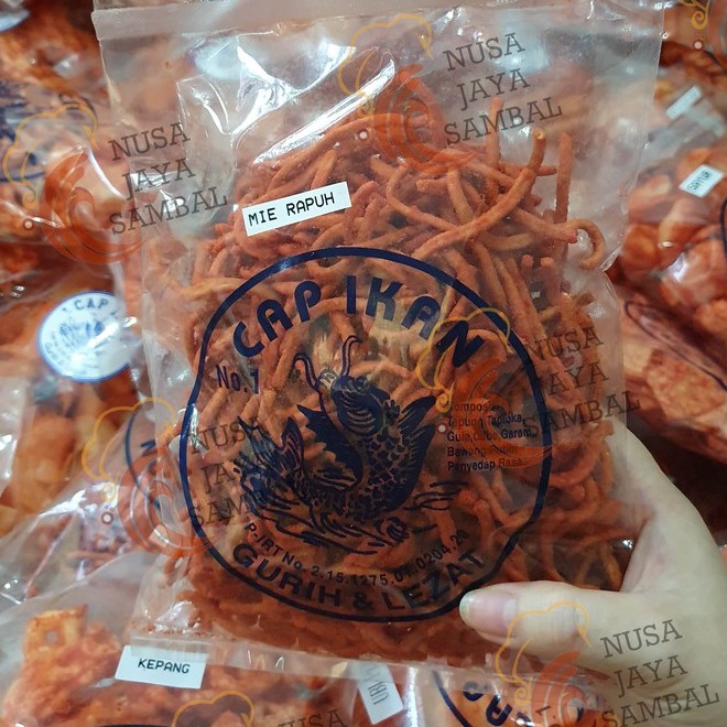 

Snack Mie Lidi Cap ikan / Mie Rapuh Cap Ikan Kerupuk Pedas khas Medan 250 Gram