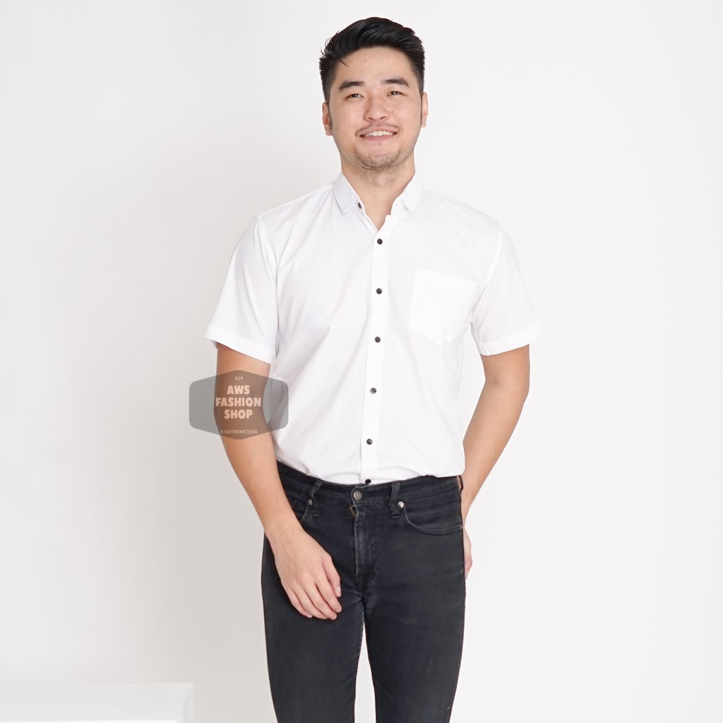 Kemeja Pria Lengan Pendek Putih Polos Kancing Hitam Casual Slimfit 3339