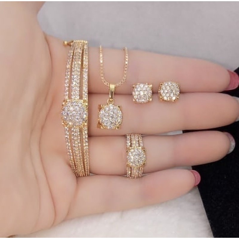 Kalung Perhiasan Set Wanita Titanium Lapis Emas 18K Anti Karat Anti Luntur