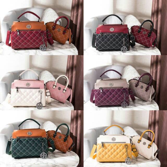 Bag Tory Burch Lovinna 3388# 3fungsi
* Bisa di jadikan ransel juga ya guyss*
“ Black Hardware