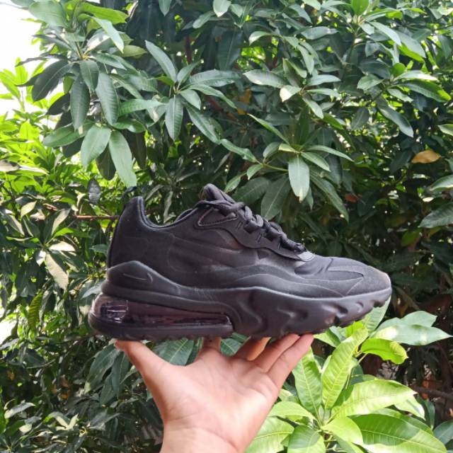 NIKE AIRMAX 270 REACT TRIPLE BLACK