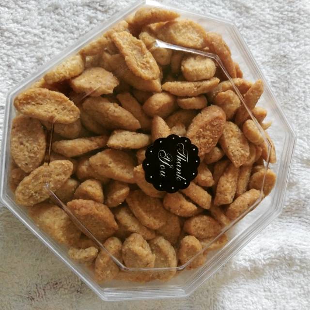 

Kue kering biji ketapang