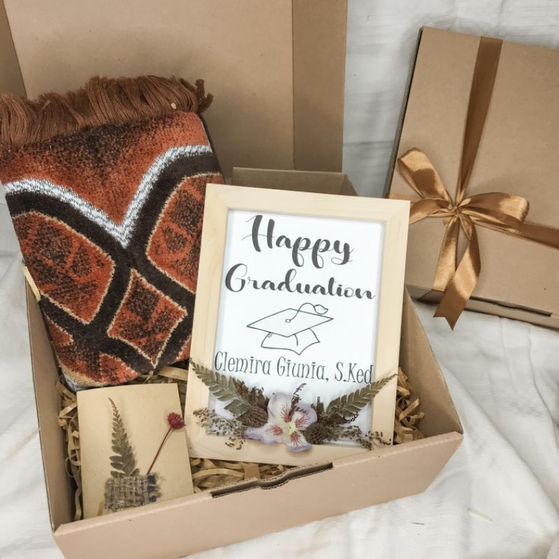 

Hampers Kotak Cowok Sajadah Frame
