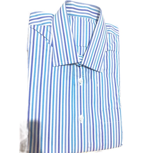 Kemeja lengan panjang warna biru, garis-garis