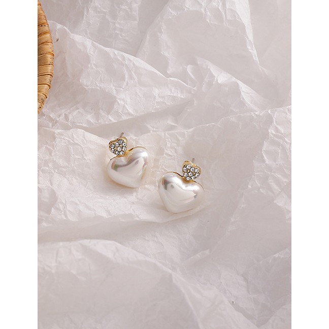 LRC Anting Tusuk Fashion White Diamond Love Pearl Stud Earrings P59565