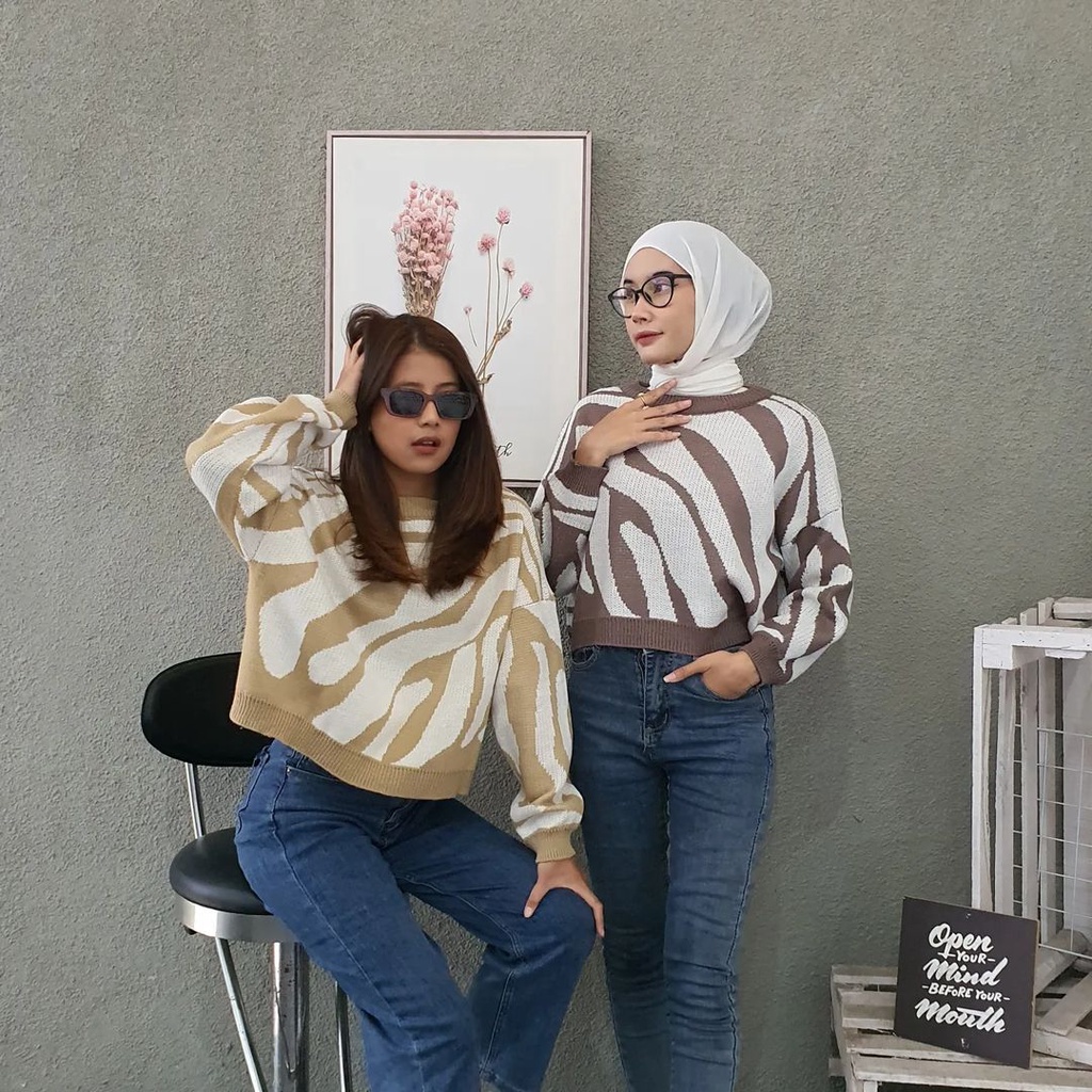 Sweater Arabelle Croope / Sweter Rajut Wanita Motif Zebra Lengan Panjang Model Croptop Aesthetic Korean Style