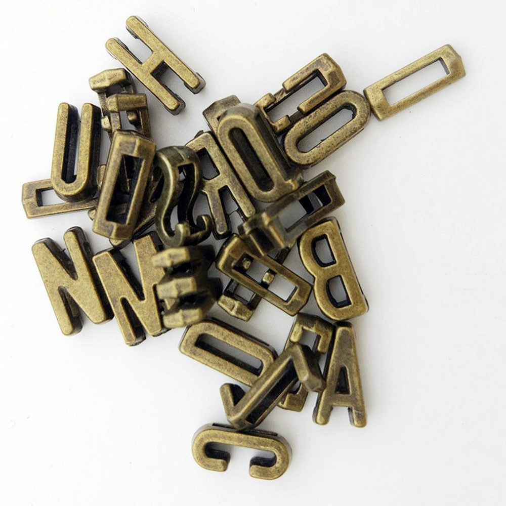 Huruf Tambahan untuk Gelang Inisial