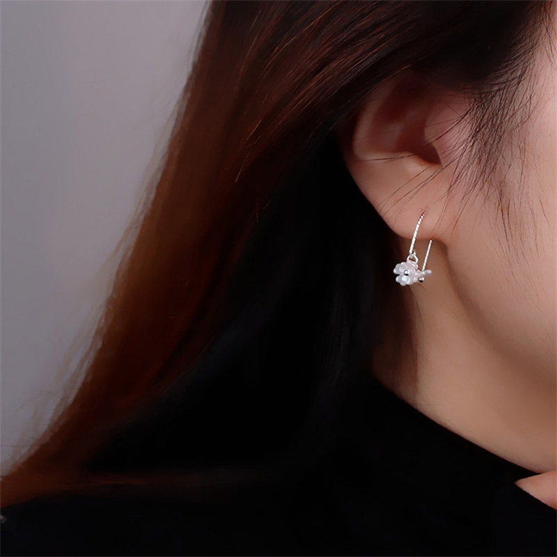 Anting Tusuk Motif Bunga Bahan Sterling Silver 925 Untuk Wanita