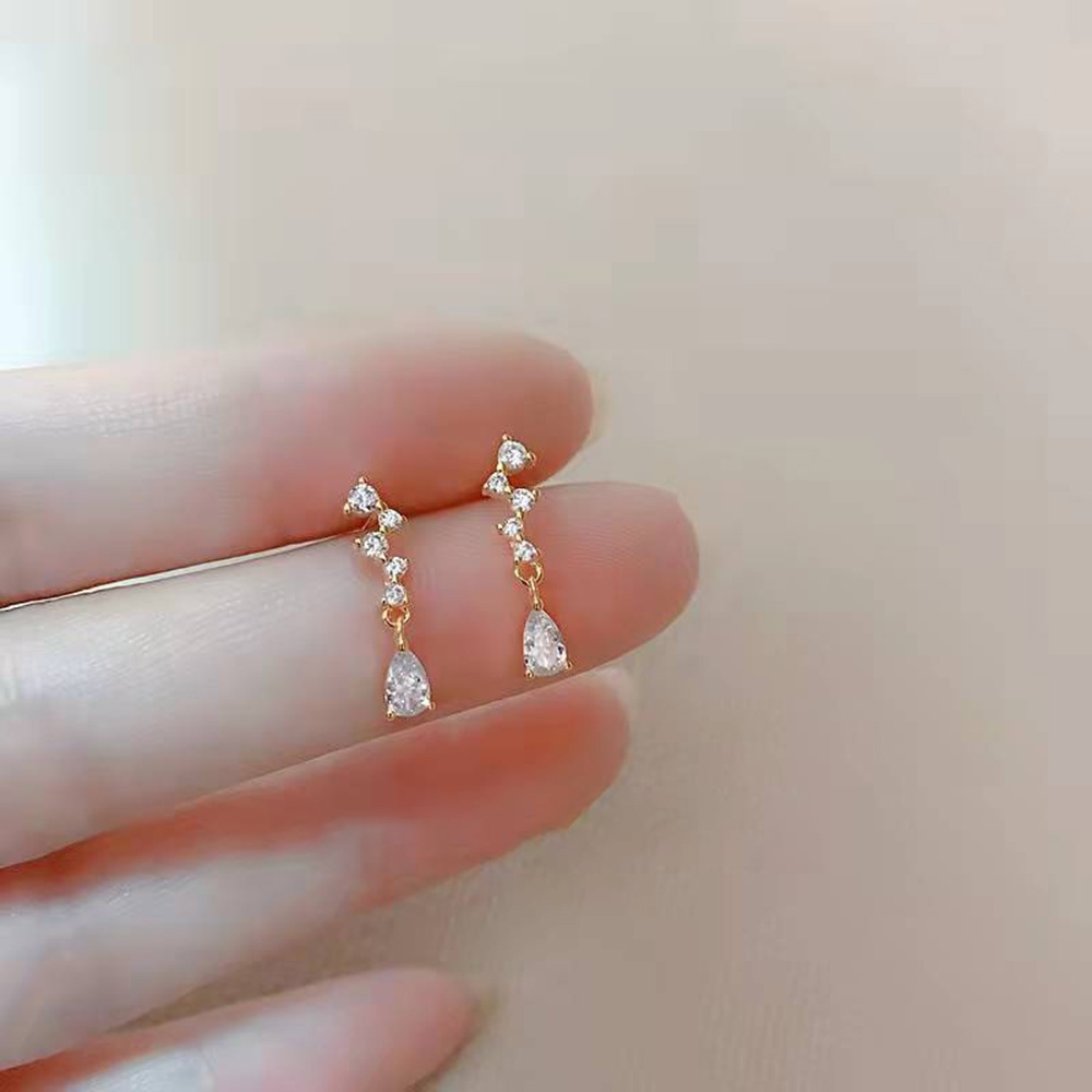 【COD Tangding】Anting Tusuk Gantung Temperament Desain Tetesan Air Hias Berlian Untuk Wanita