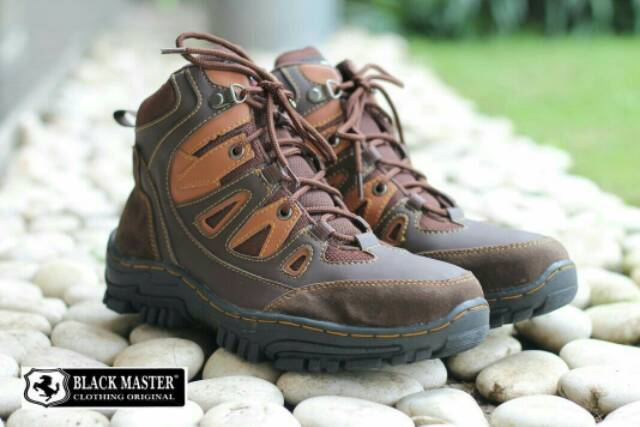 DISC 50% SEPATU GUNUNG BLACKMASTER TRACKING