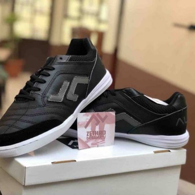 sepatu futsal ZETHRO ALFA 2.0 MYSTERI black