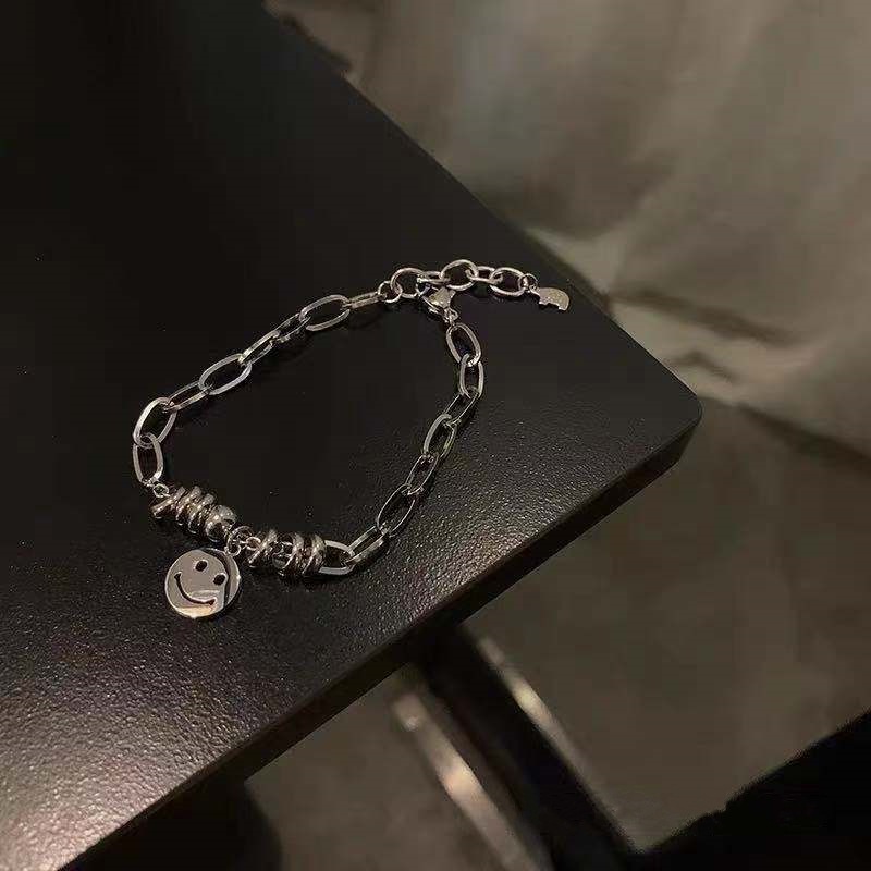 Gelang Tangan Rantai Baja titanium Aksen Smiley face Untuk Wanita