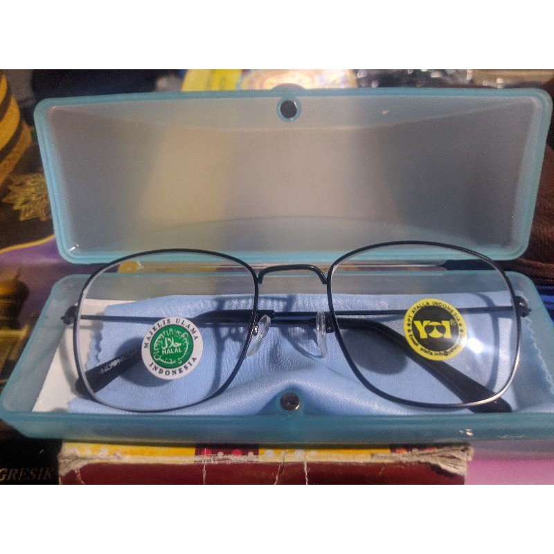 kacamata kotak frame besi