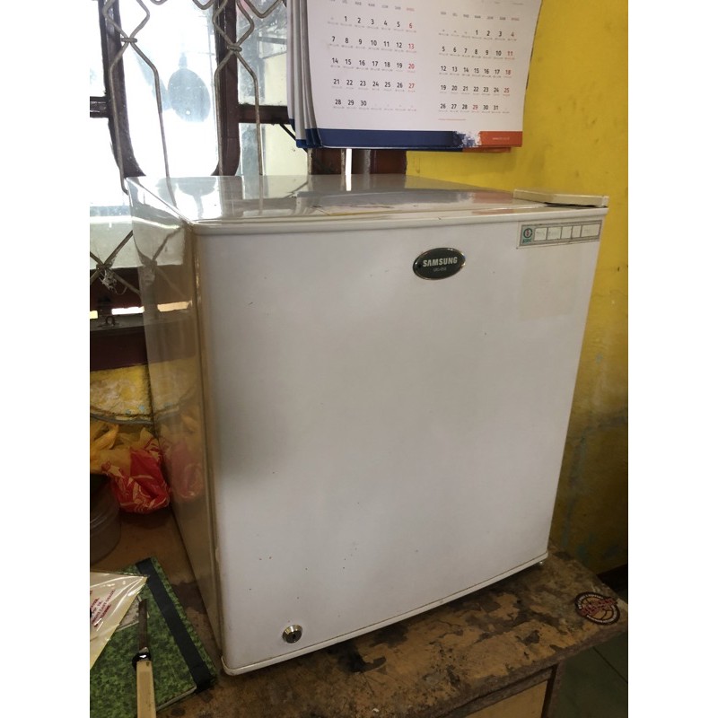 Kulkas mini bar bekas Samsung SRG-058
