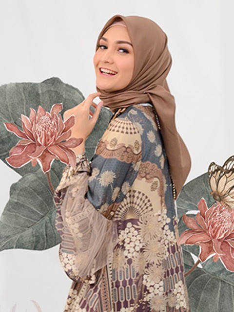 Nada Dress in Blue De Chauffe - Wearing Klamby