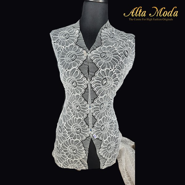 

Alta Moda Brokat Kebaya Tradisional In Sunflower Pattern Putih