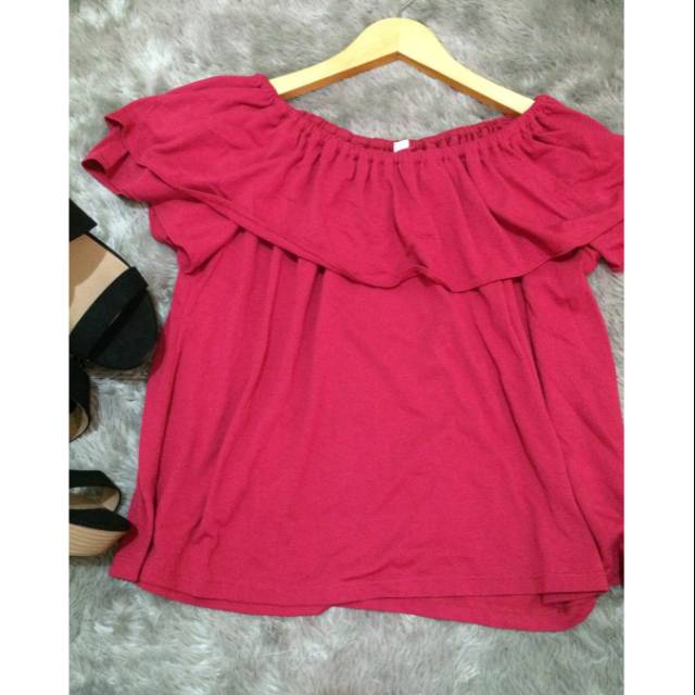 Preloved Top Sabrina Uniqlo