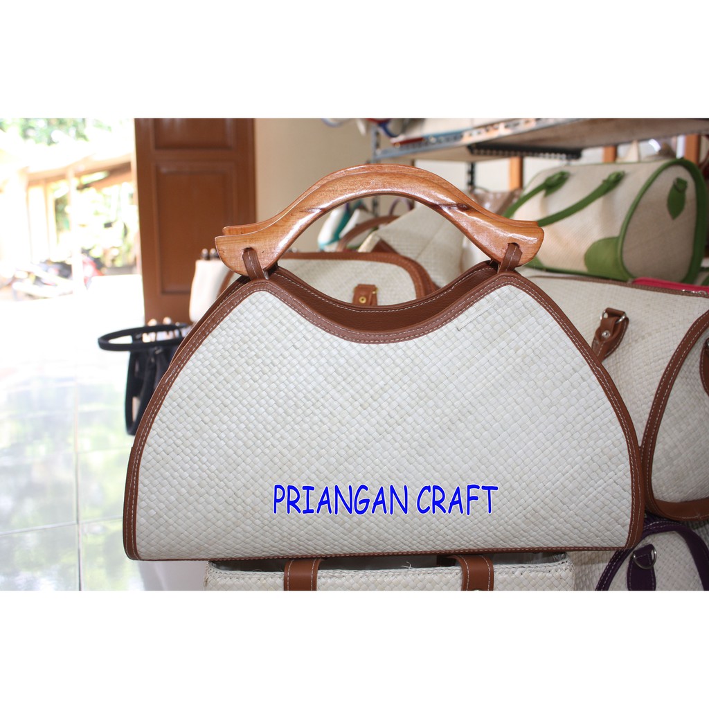 

Tas Lengkung Gagang Kayu