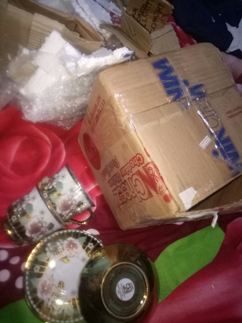 Cangkir+tatakan (per-bj) Embos Gold Kembang Fiori